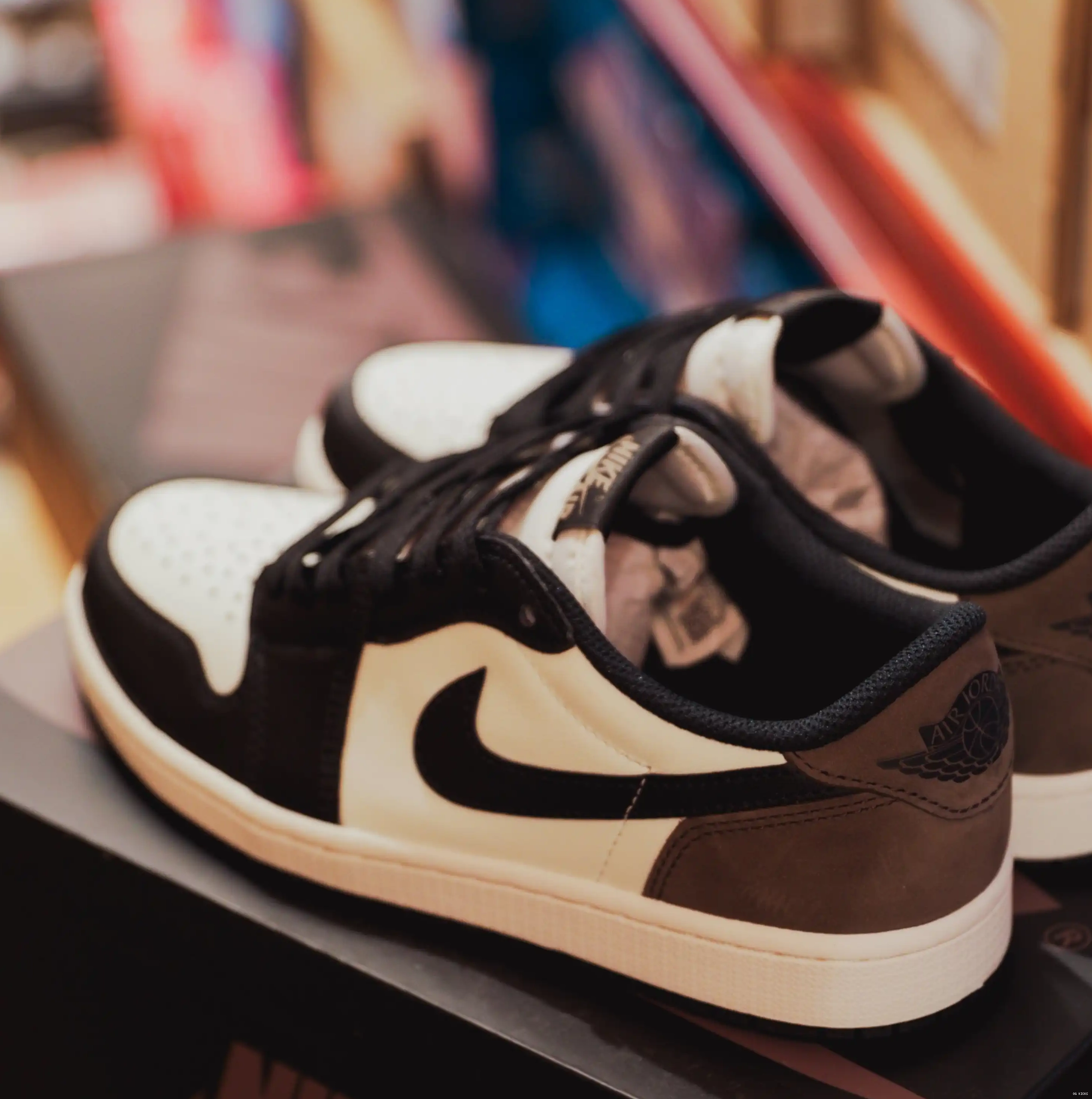 Jordan OG Low Retro Mocha 1 0514